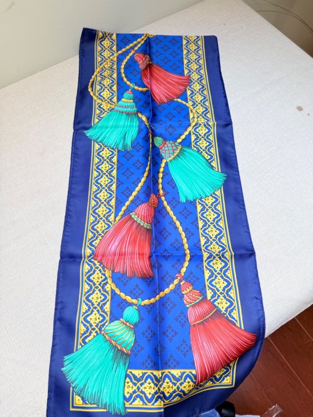 Vintage Avon 1989 Long Tassel Scarf Made in Italy New in Package - Picture 4 of 10